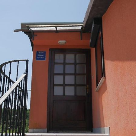Apartment Kornarija Buje Bagian luar foto