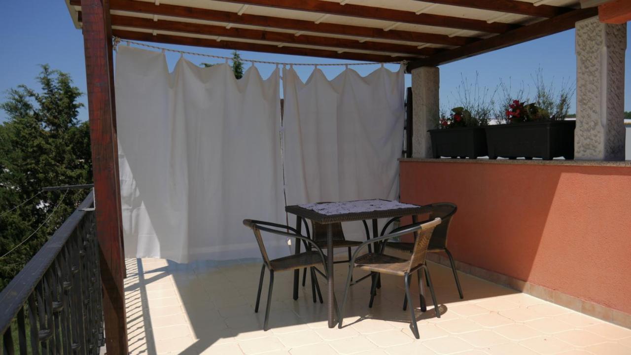 Apartment Kornarija Buje Bagian luar foto